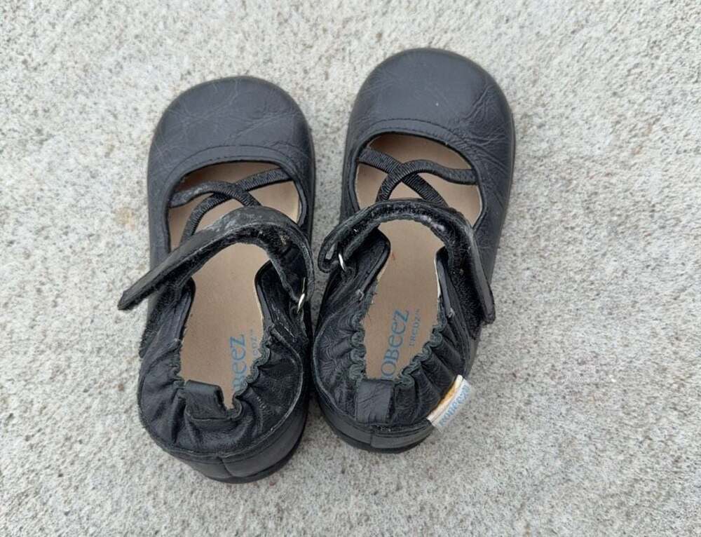 Robeez Tredz Black Leather Mary Jane Shoes 16-20 Months - Picture 2 of 4